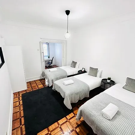 Luxury Next Attractions And Station 호스텔