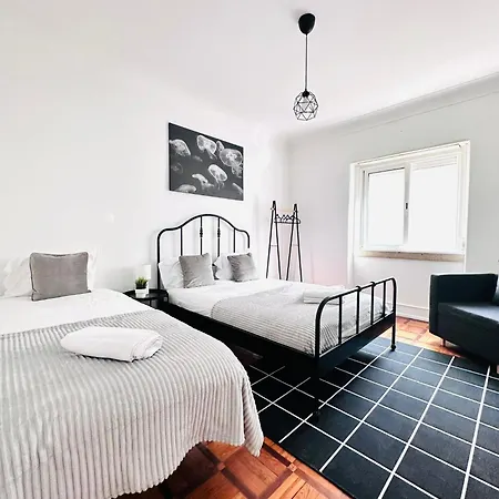 Luxury Next Attractions And Station 호스텔 리스본