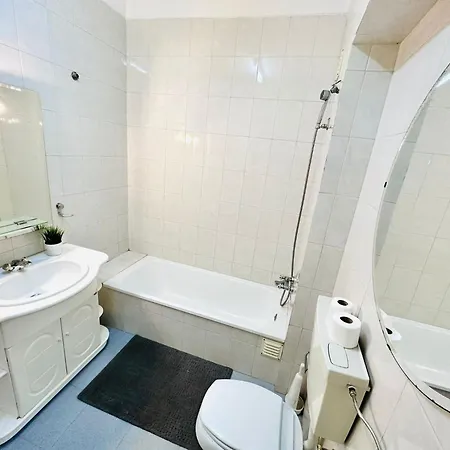 Luxury Next Attractions And Station 호스텔 *