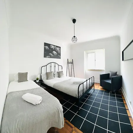 Luxury Next Attractions And Station Лиссабон