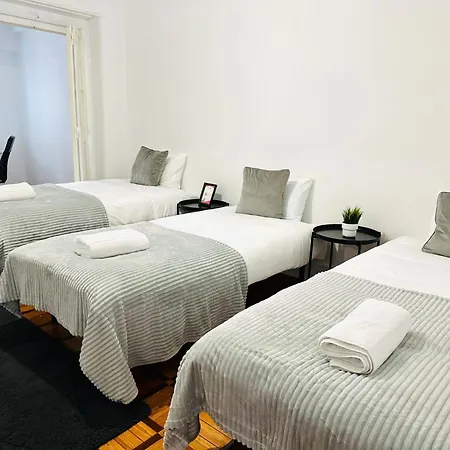 Luxury Next Attractions And Station Хостел *