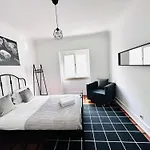 Hostel Luxury Next Attractions And Station Lisboa
